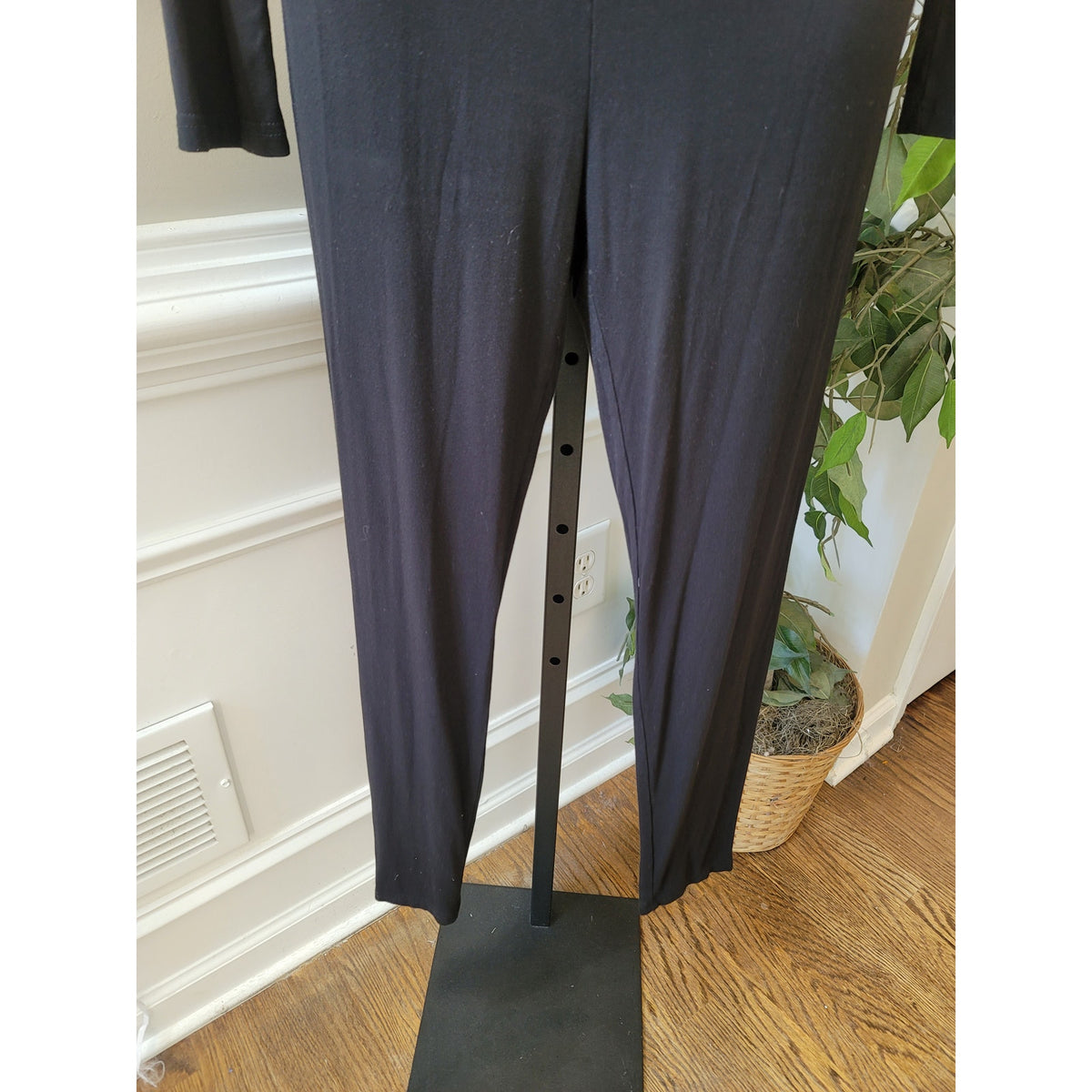 Shein Jumpsuit Women's Size Medium Black Long Sleeves Deep V Neck Slim Fit