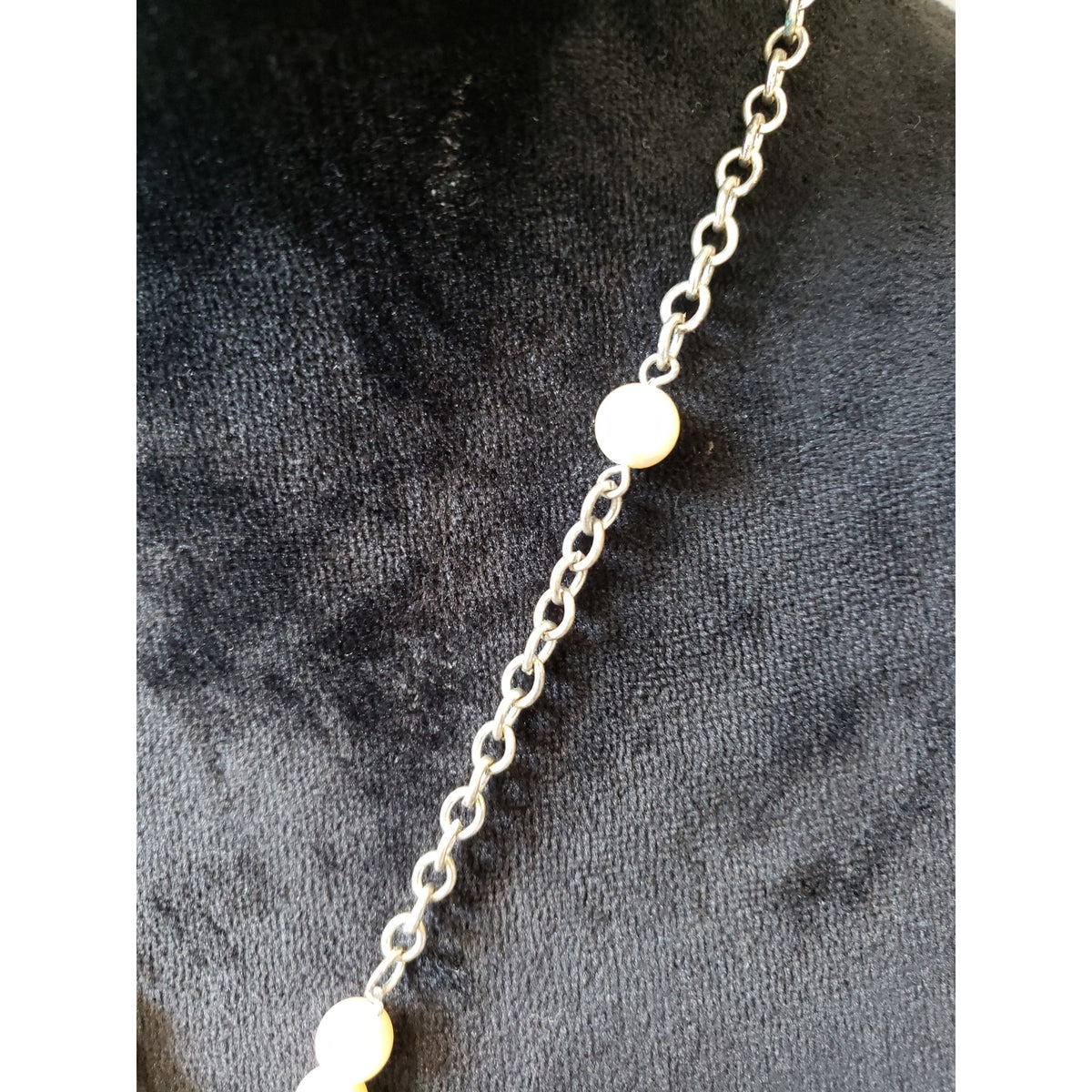 Vintage Style Filigree Pendant Necklace Faux Pearl Chain Statement Jewelry