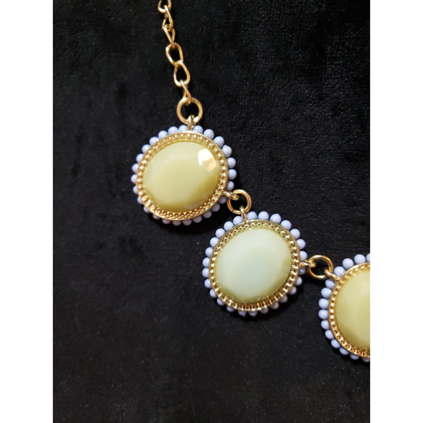 Women Fashion Gold Tone White Yellow Acrylic Bead Medallion Statement Necklace