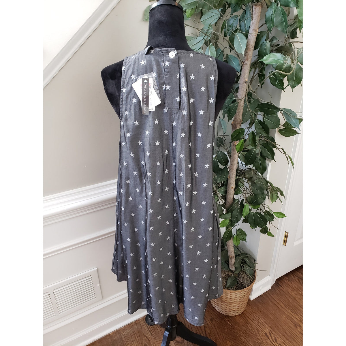Chelsea & Theodore Fit & Flare Dress Women's S Gray & White Crew Neck Sleeveless
