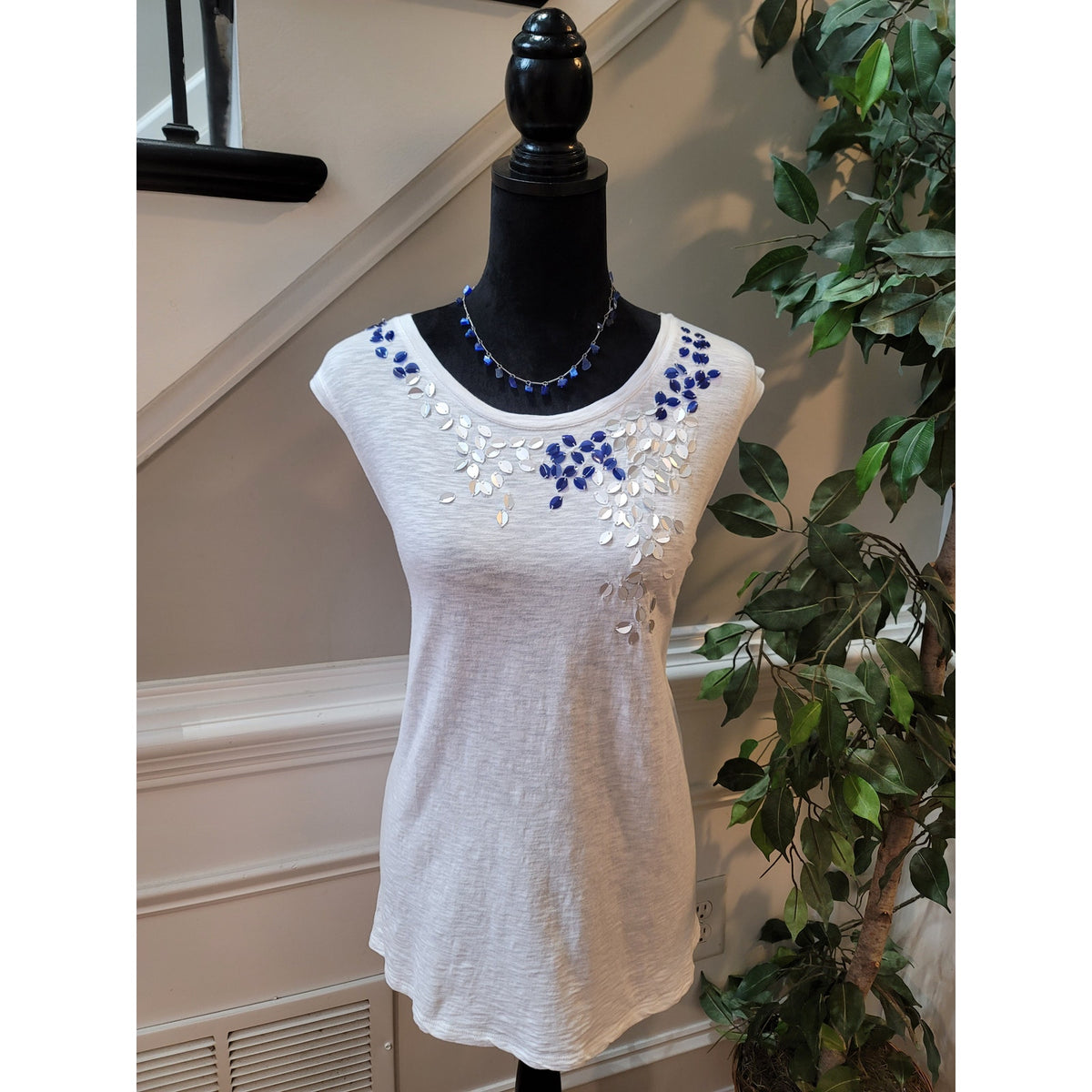 Joe Fresh Tank Top Women's Size XL Silver Sequined Leaf Sleeveless Round Neck