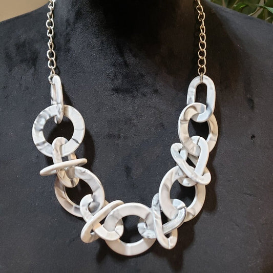 Women Fashion White Acrylic Chunky Cuban Link Chain Necklace with Lobster Clasp