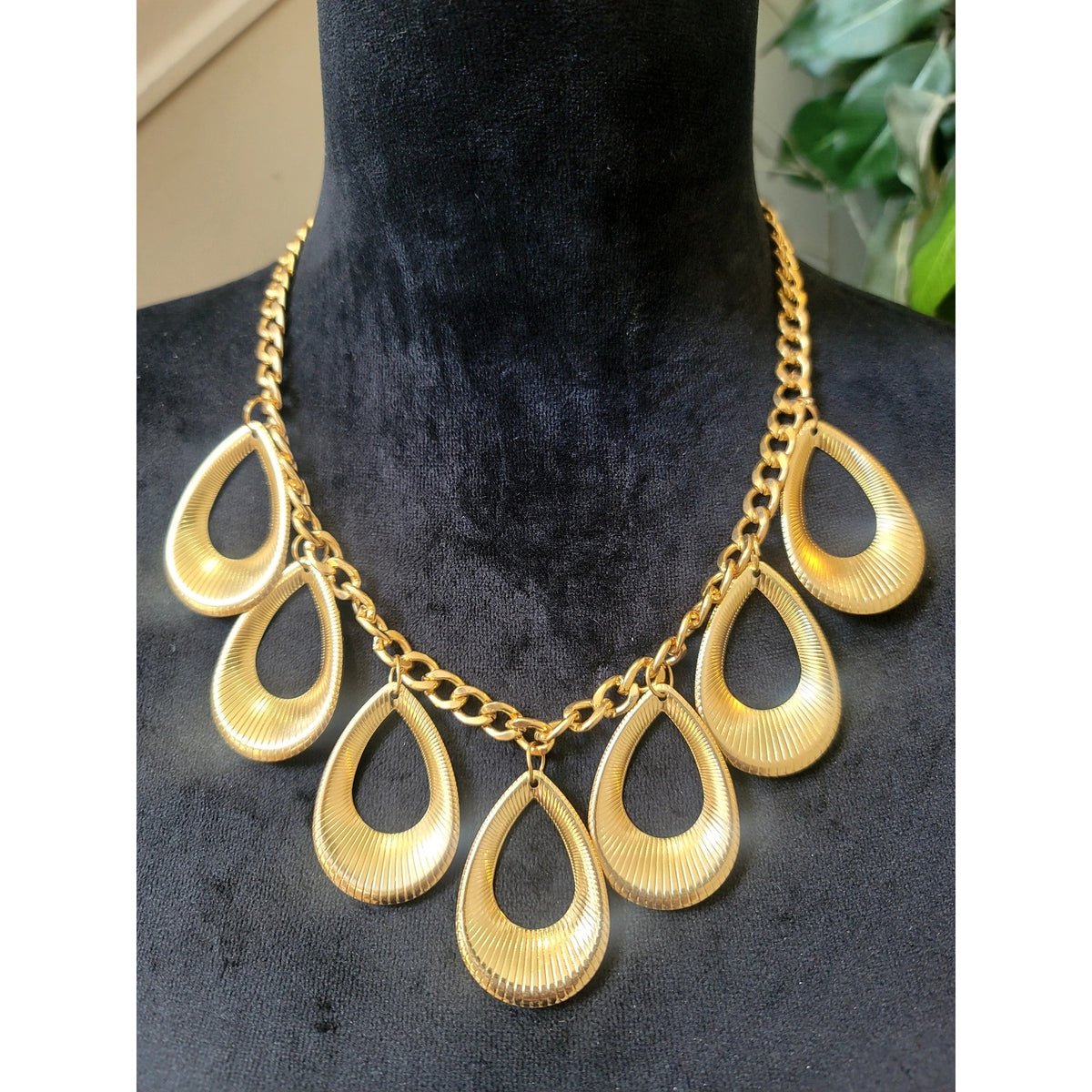 Gold Tone Teardrop Statement Necklace & Earrings Set Chunky Chain Bib Fashion