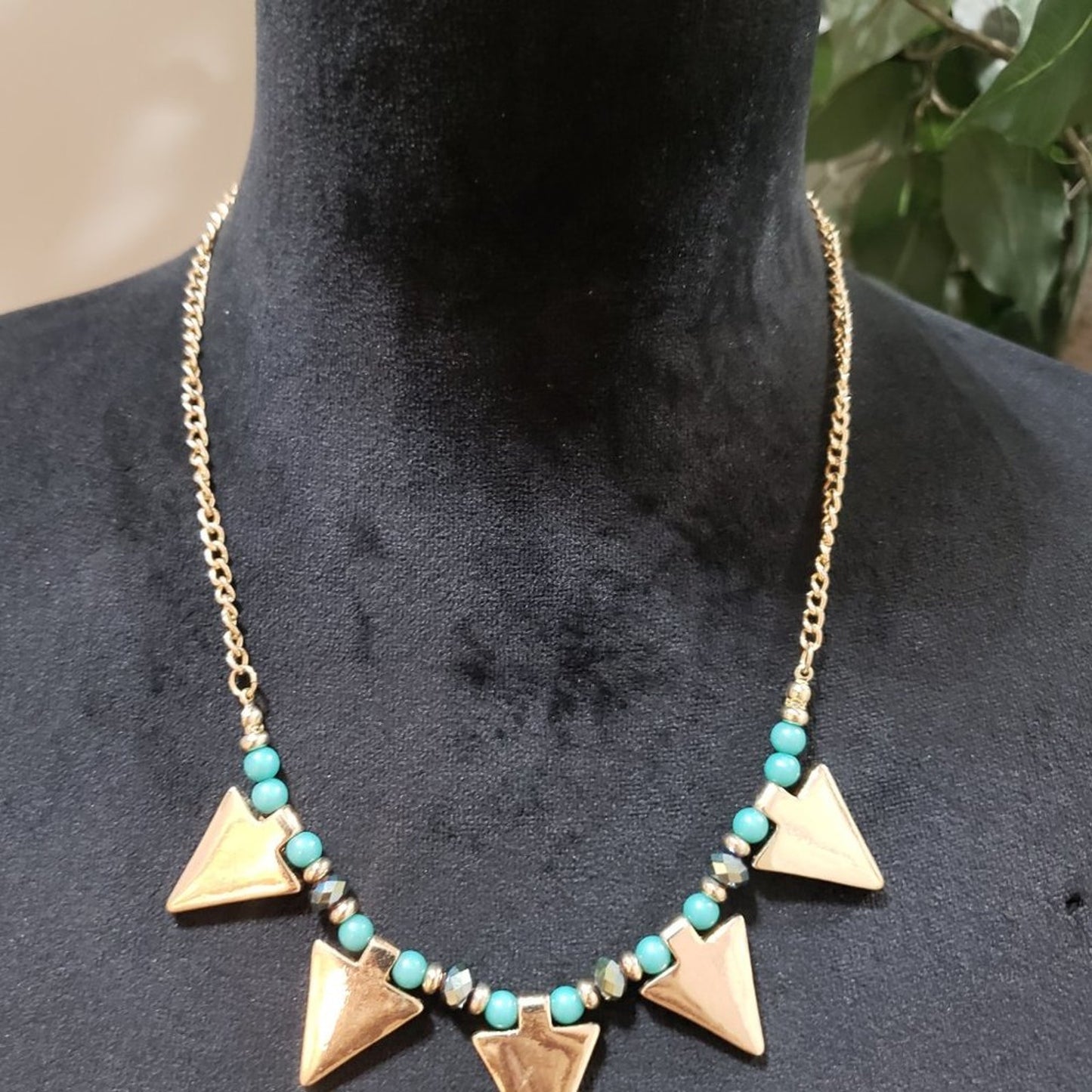 Chicos Womens Fashion Beaded Gold Tone Triangle Charm Necklace w/ Lobster Clasp
