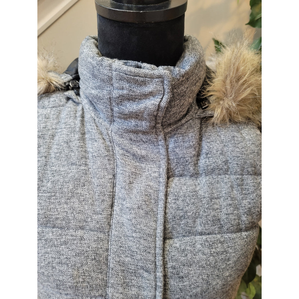 Banana Republic Puffer Vest Women's Small Gray Quilted Fleece Lined Front Zipper