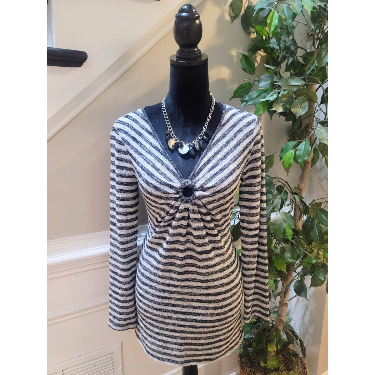 White House Black Market Pullover Sweater Women Small White/Black Striped O-Ring