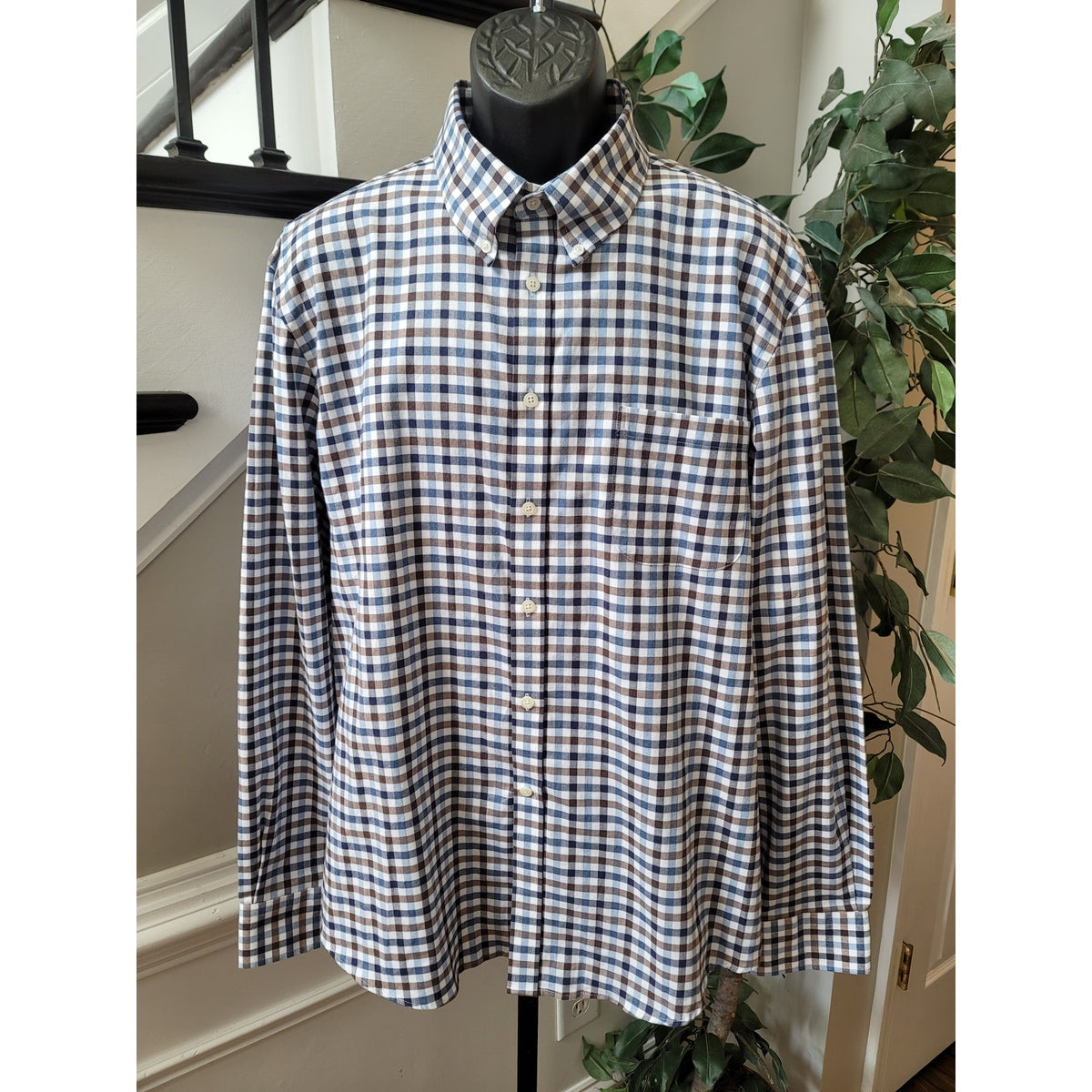 Joseph A. Bank Button Down Shirt Men's Size XL Blue White Cotton Blend Collared