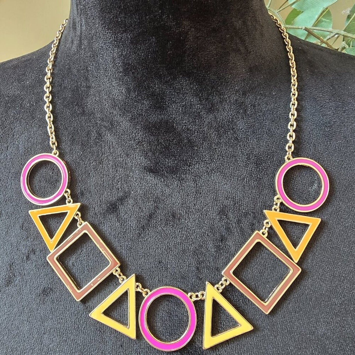 Women Fashion Colorful Geometric Acrylic Necklace Jewelry with Lobster Clasp