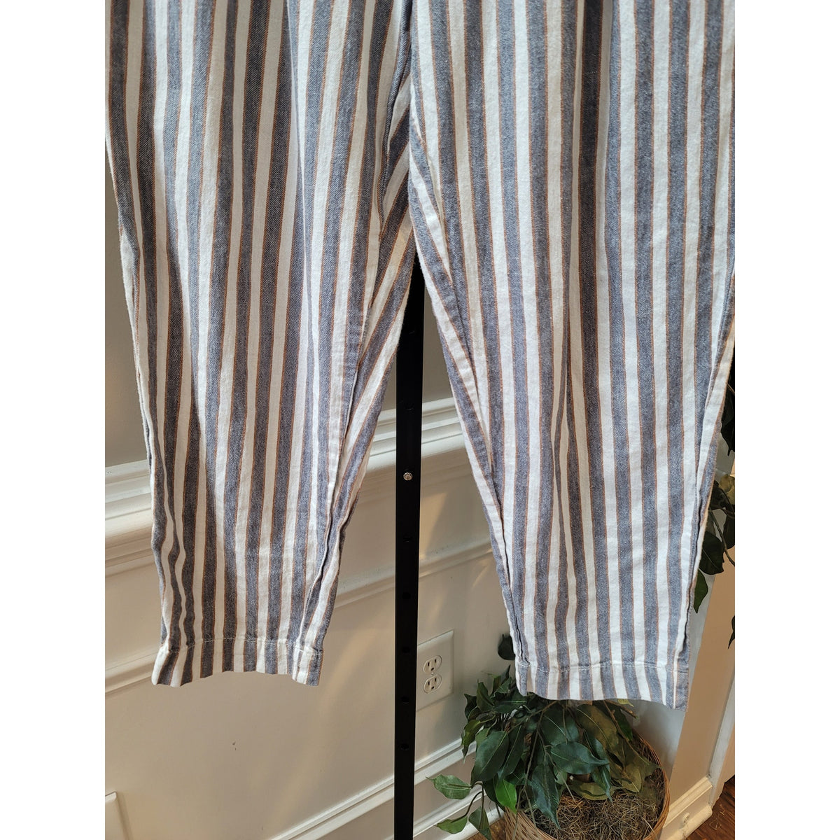 Madewell Tapered Pants Women's Small Grey White Striped High-Waisted Relaxed Fit