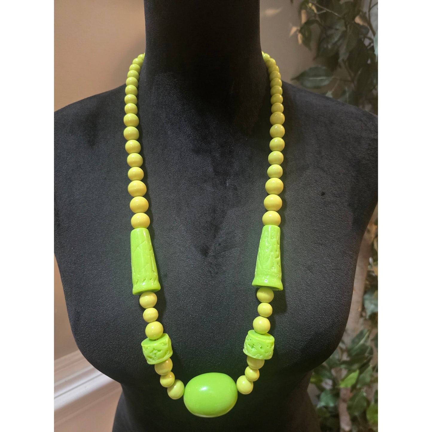 Women's Vintage Style Green Beaded Necklace With Carved Accents Statement Jewelry