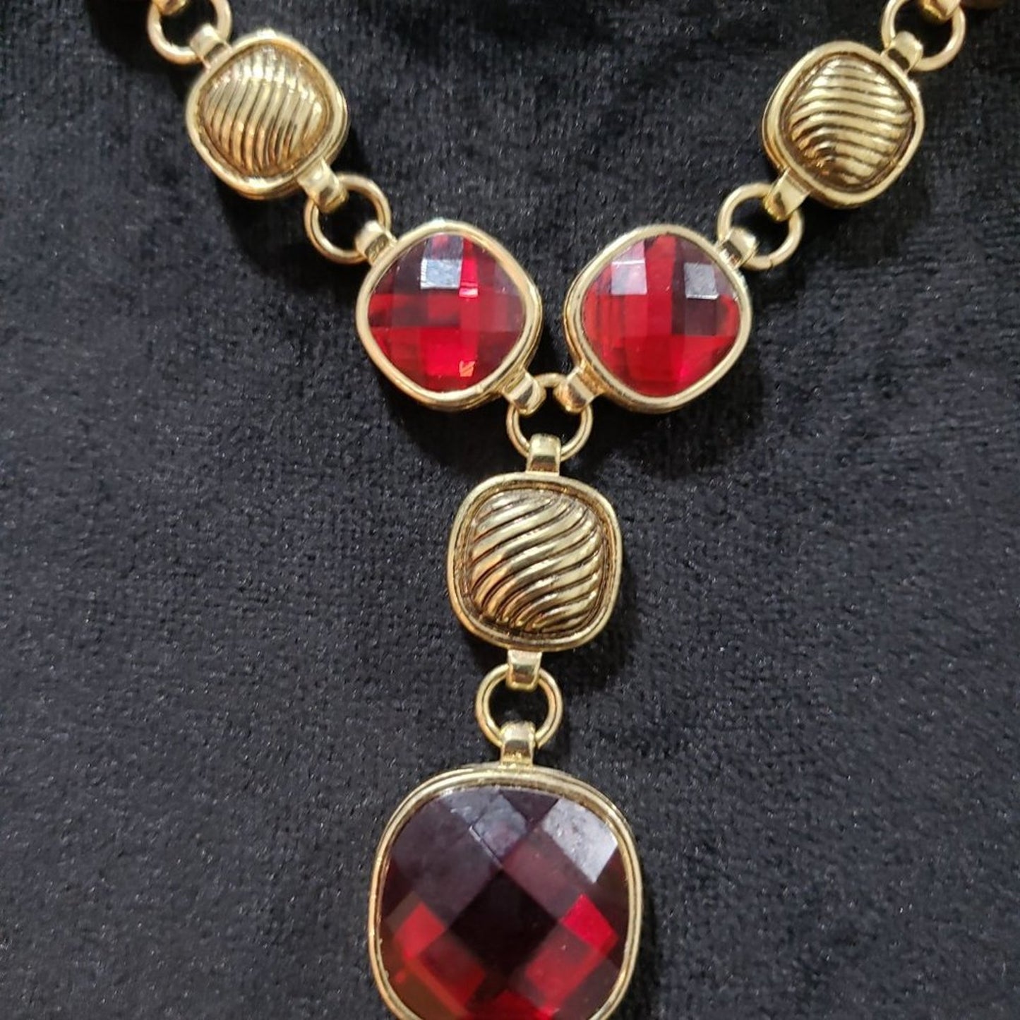 Women Fashions Red Gem Stone Gold Tone Chain Necklace Jewelry with Lobster Clasp