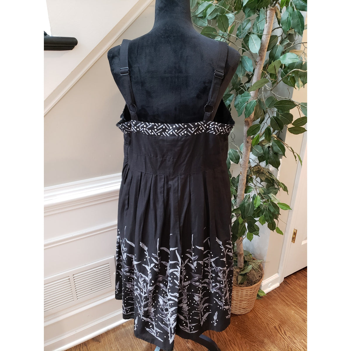 Lane Bryant Knee Length Dress Women's 16 Black Geo Print Sleeveless V Neck Lined
