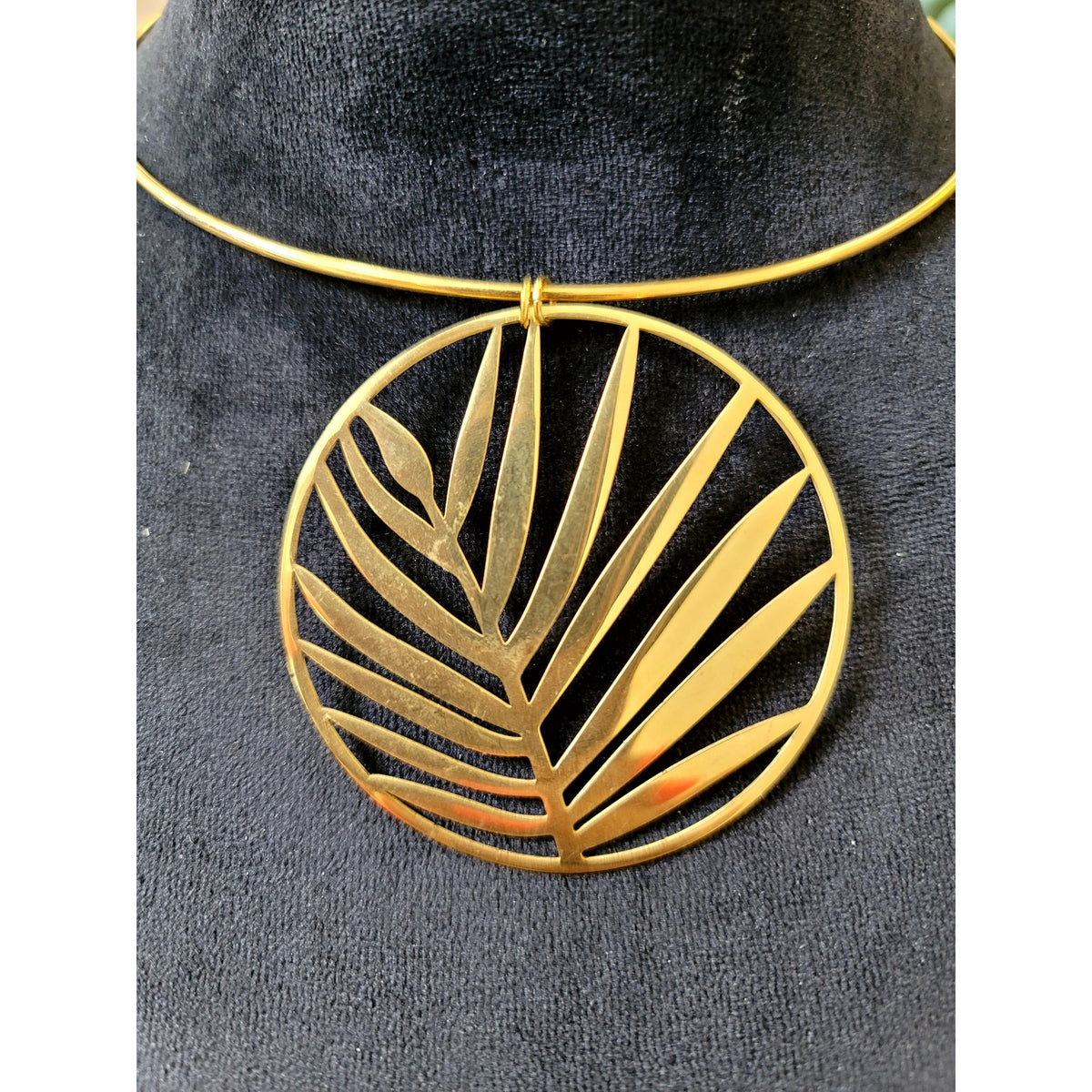 Gold Tone Palm Leaf Cutout Pendant Necklace Minimalist Modern Statement