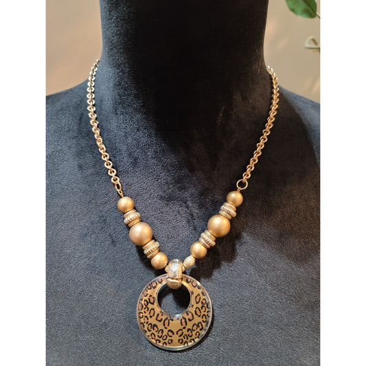 Stylish Leopard Print Pendant Necklace with Elegant Gold Beads and Chain