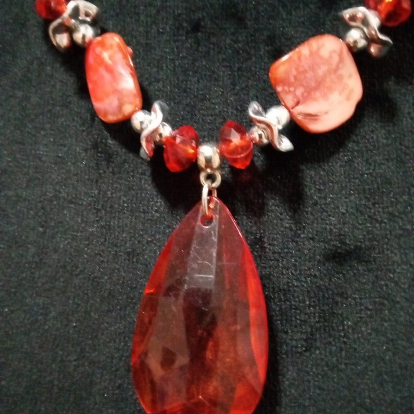 Womens Fashion Chunky Rhinestones & Shell Beaded Red Pendant Collar Necklace