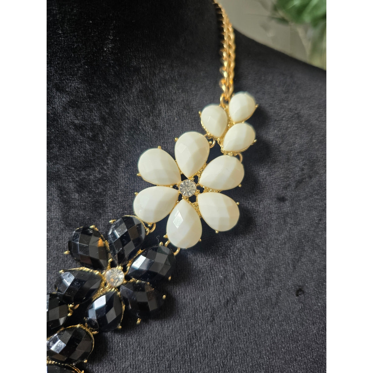 Black White Floral Flower Crystal Rhinestone Gold Tone Bib Necklace