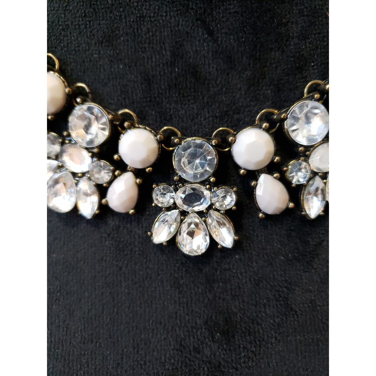 Women's LOFT Statement Necklace Gold Clear White Crystal Floral Chunky Chain