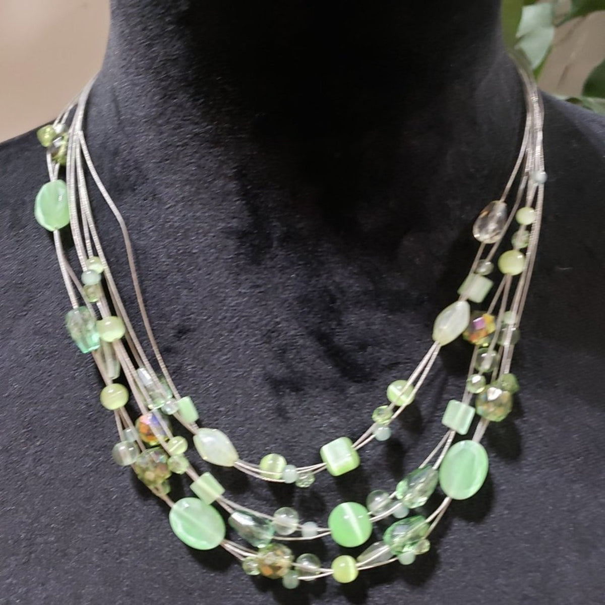 Women Fashion Multi-Layered Clear Glass Beads Collar Necklace with Lobster Clasp