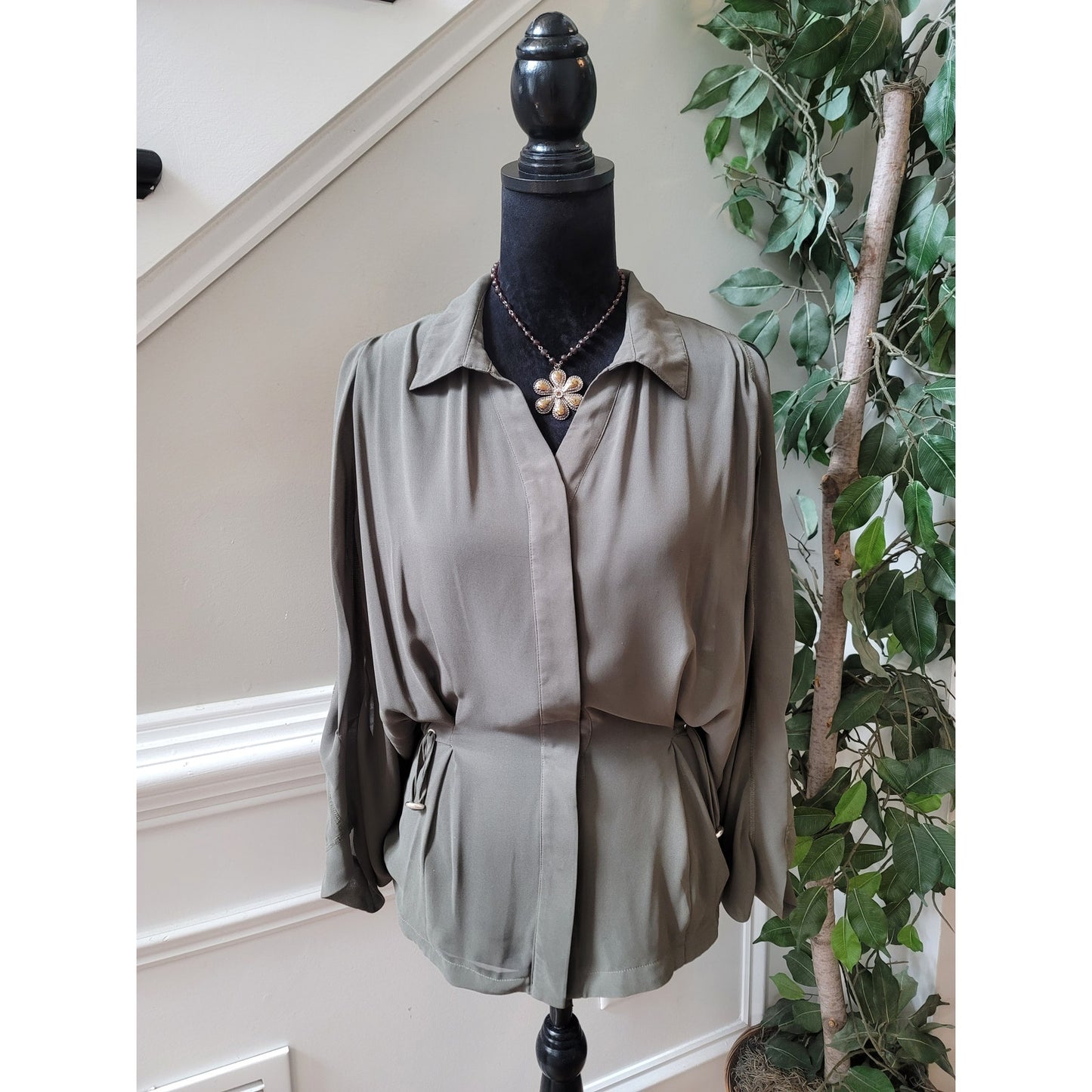 Chico's Blouse Women's Size 2 Large Olive Green Button Front Cold Shoulder