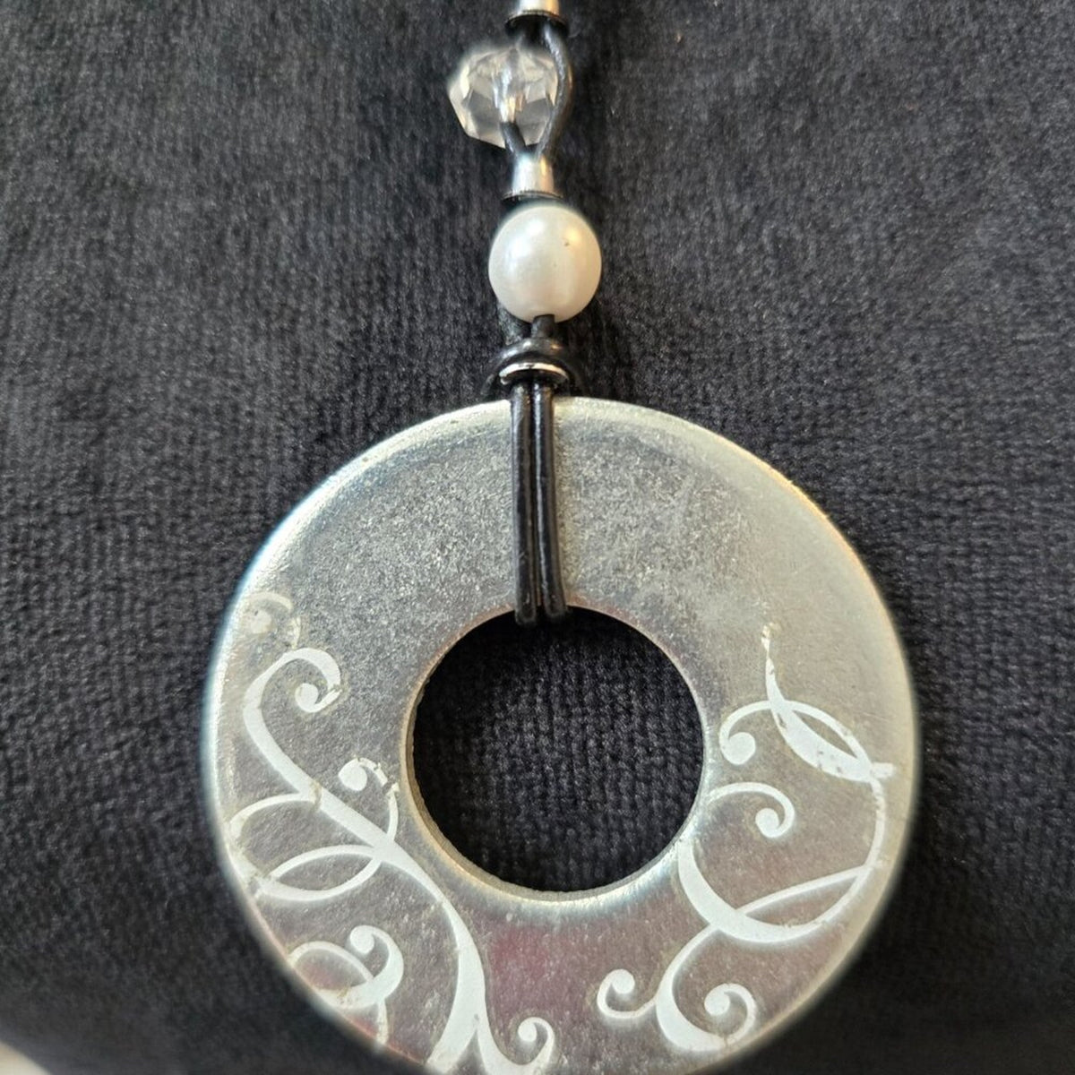 Womens Fashion Silver Tone Round Leather Cord Pendant Necklace Jewelry