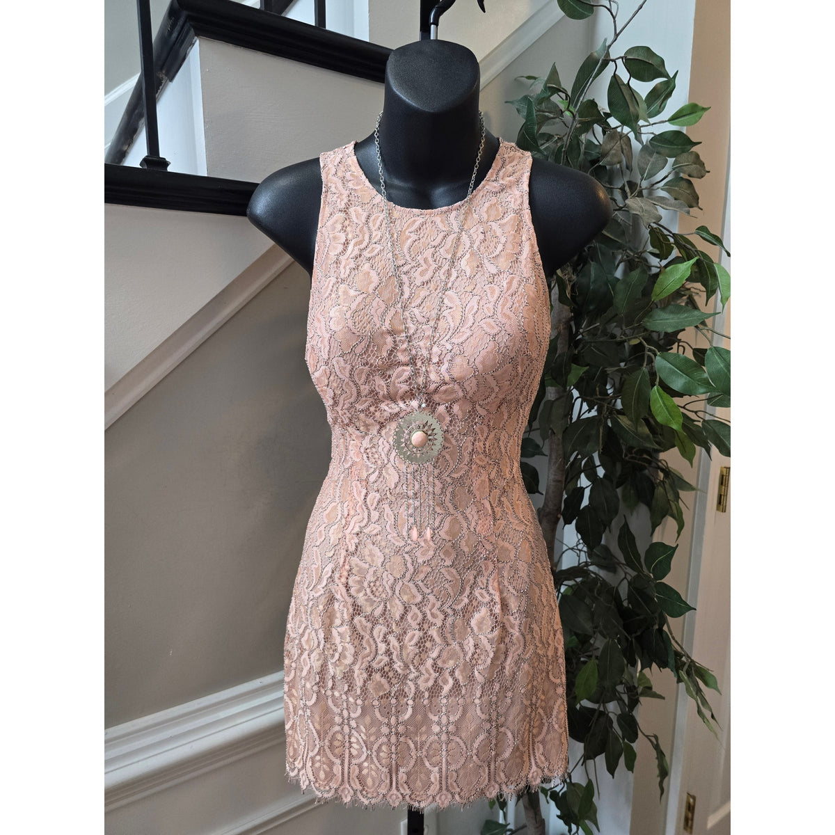 NBD Sheath Dress Women's SZ XS Pink Floral Lace Lined Fitted Padded Back Zipper