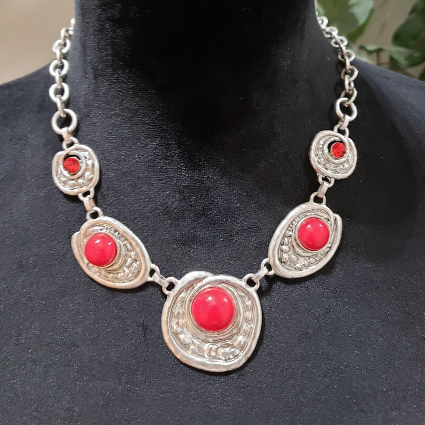 Womens Fashion Chunky Faceted Red Rhinestones Silver Tone Statement Bib Necklace