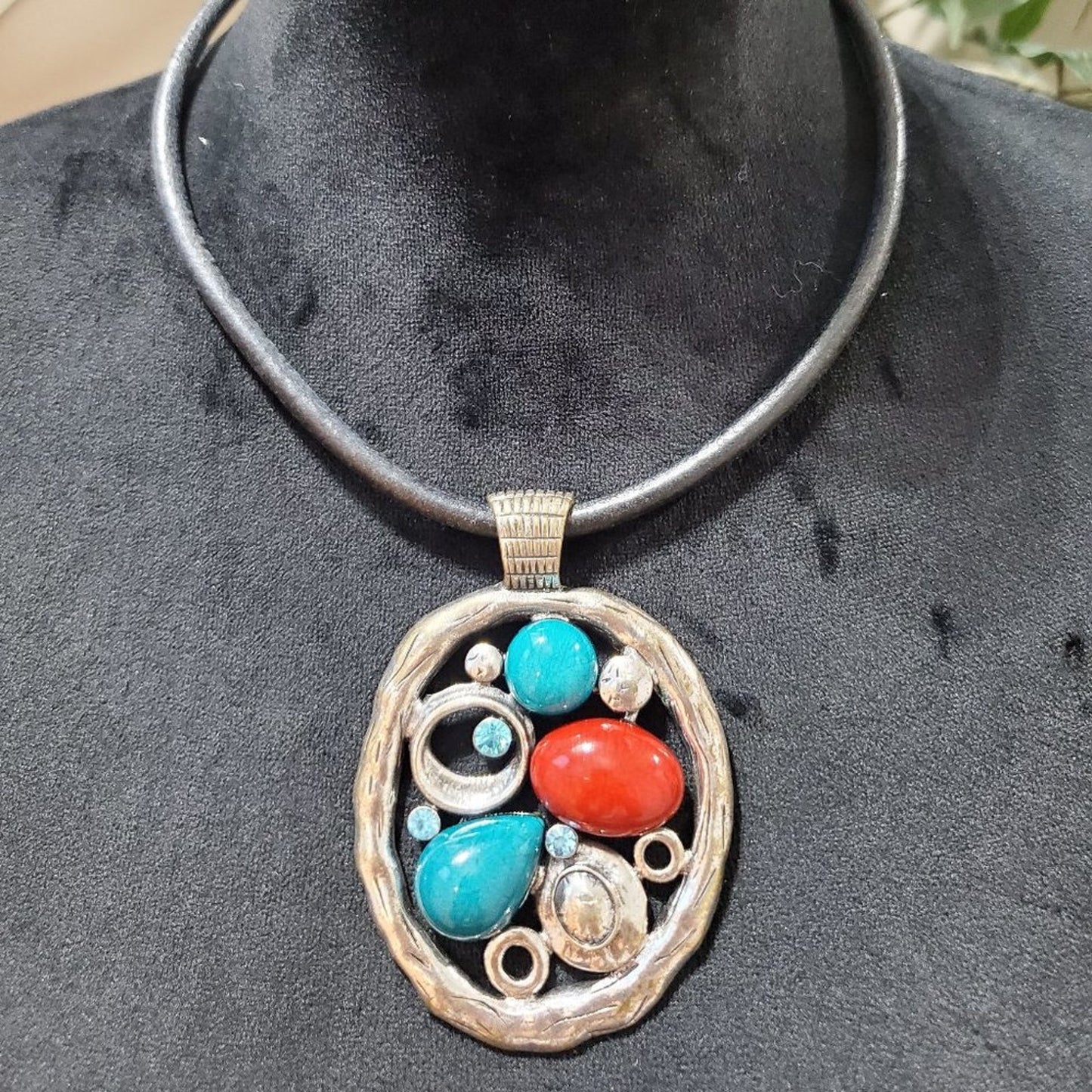 Womens Single Strand Turquoise Coral Inlay Pendant Necklace with Lobster Clasp