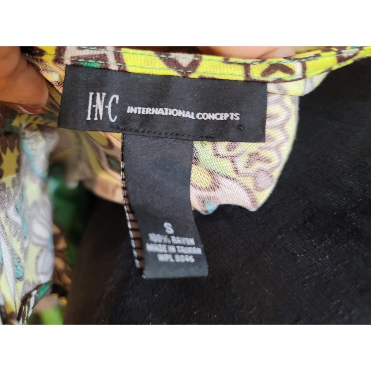 INC Blouse Top Women Small Green/Yellow Paisley Cold Shoulder 3/4 Batwing Sleeve