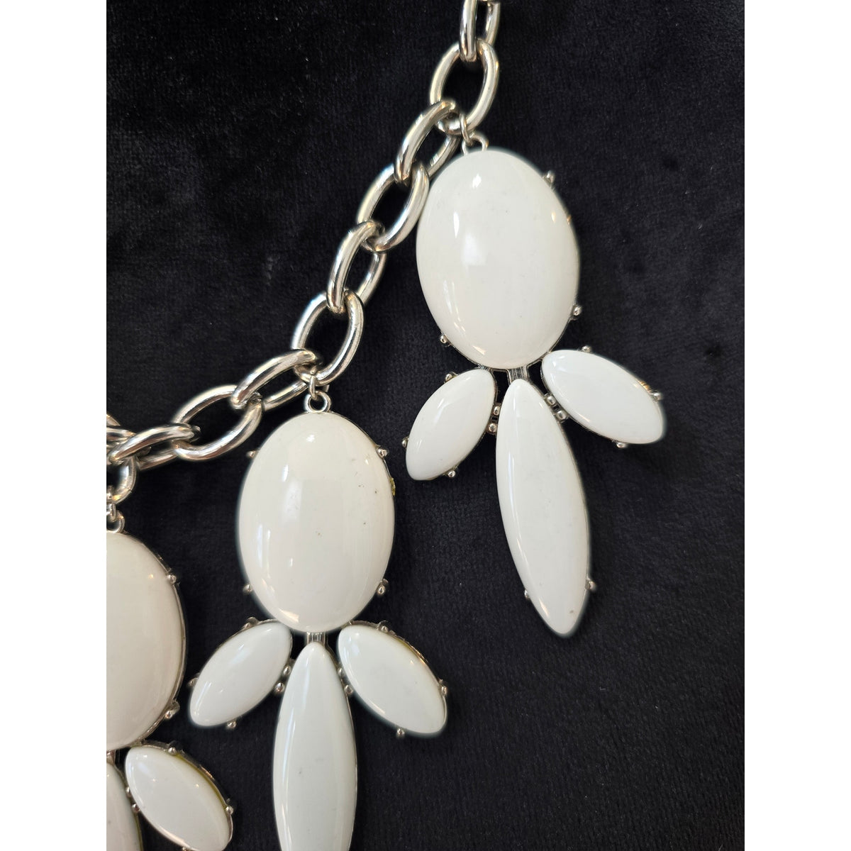 Heavy White Silver Tone Chunky Cabochon Floral Statement Necklace