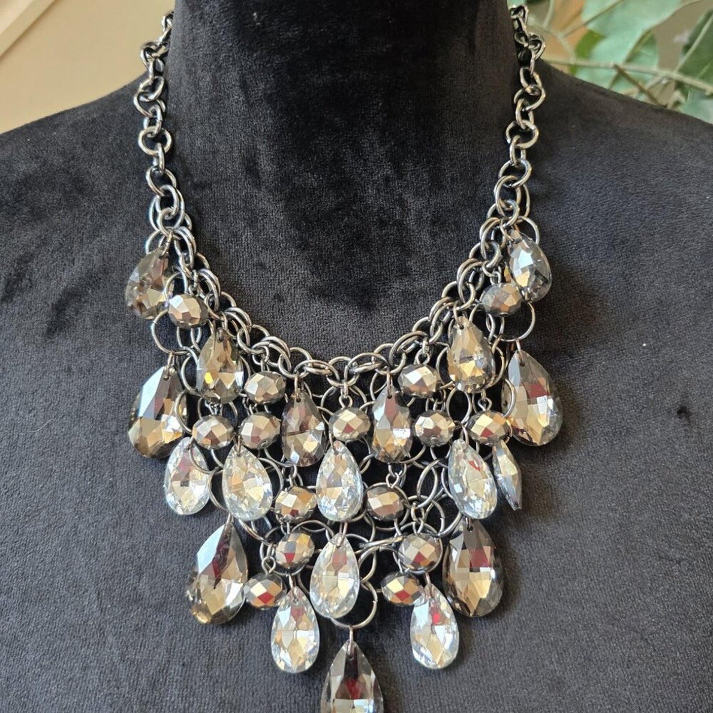 Women Silver Tone Chain Clear Teardrop Crystal Charm Necklace with Lobster Clasp