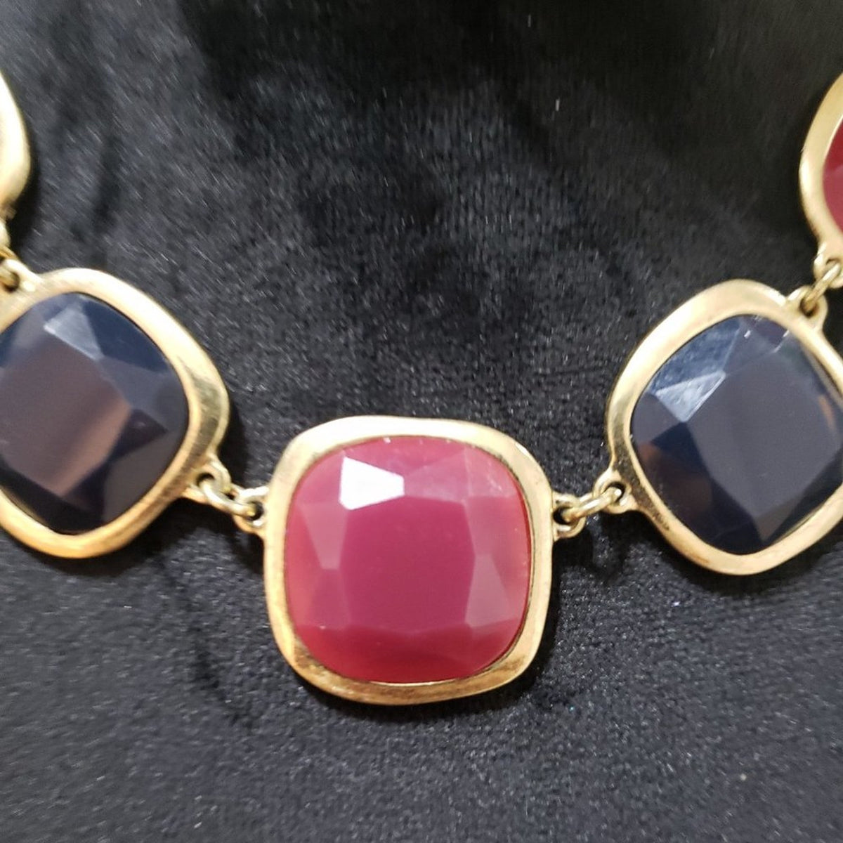 Womens Fashion Red Black Lucite Acrylic Stone Statement Necklace Lobster Clasp