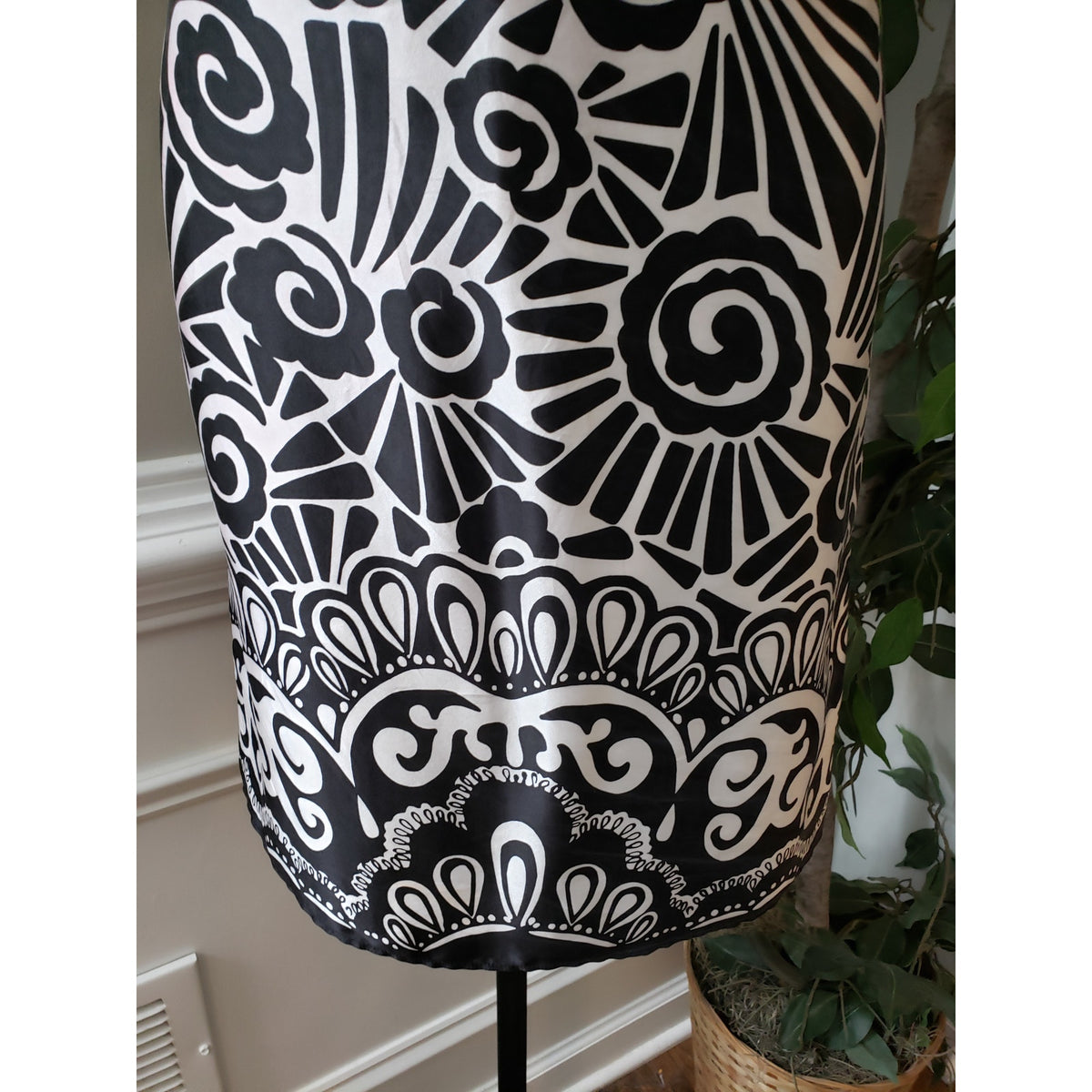 White House Black Market  Silk Sleeveless Dress Black/White Geometric Print 0