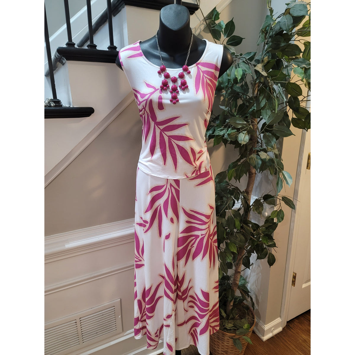 Roylamp Co-Ord Set Women's Small White/Pink Palm Leaf Round Neck Sleeveless