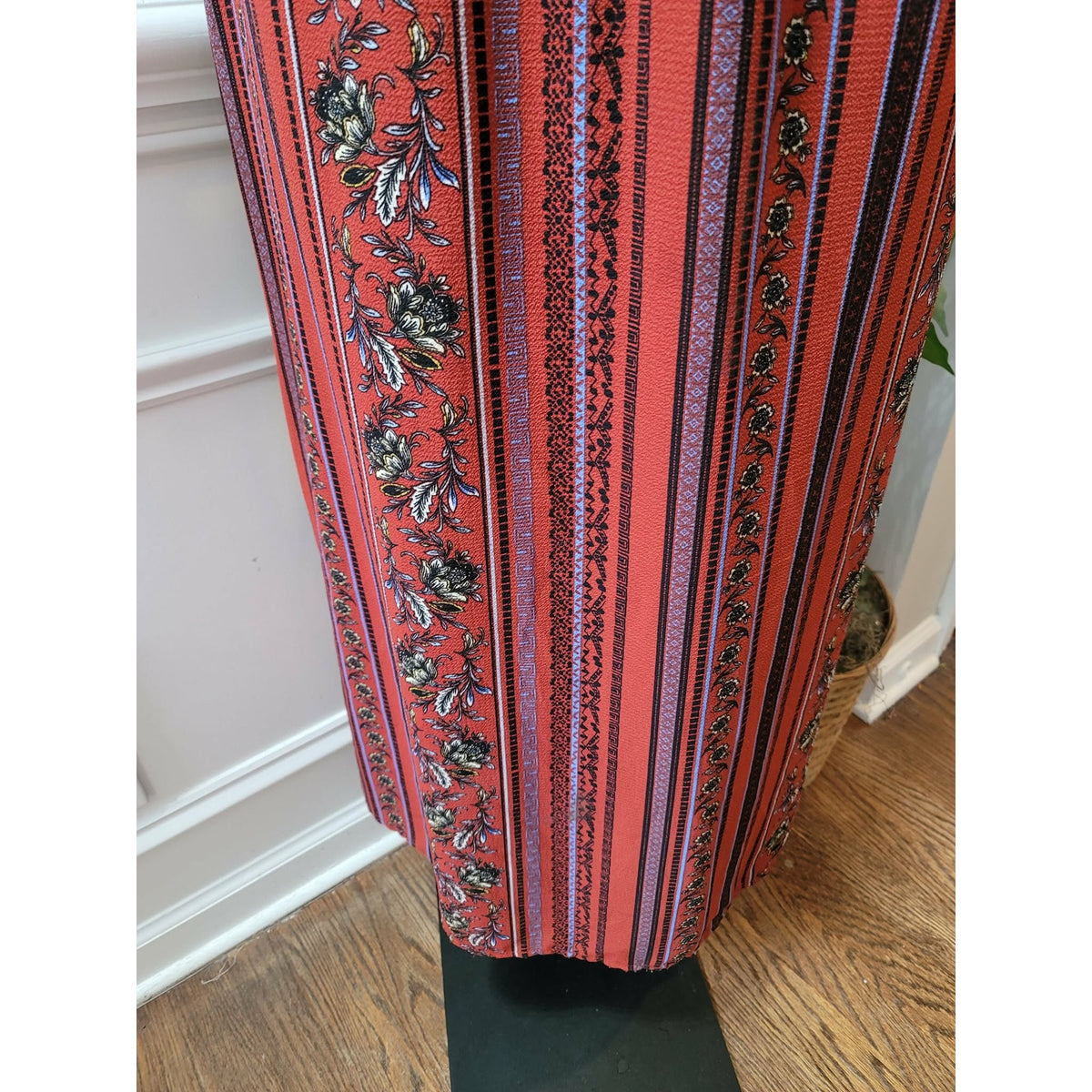 Scobe Maxi Dress Women's Size Medium Multicolor Polyester V Neck Sleeveless