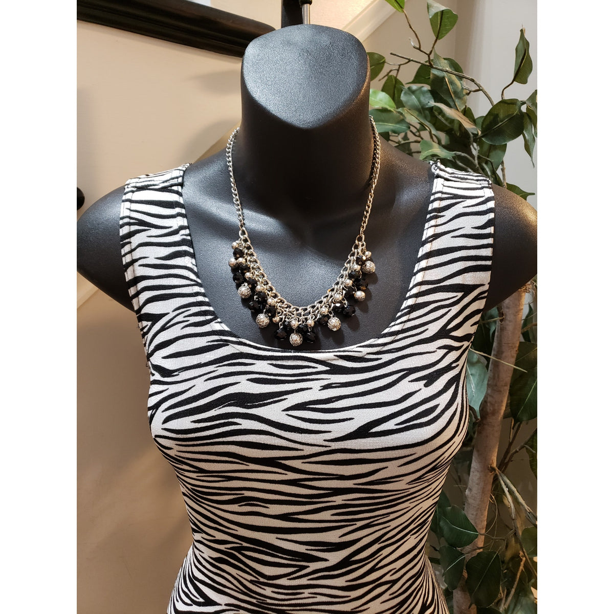Women's Maxi Dress Small Black White Zebra Print Stretch Sleeveless Scoop Neck