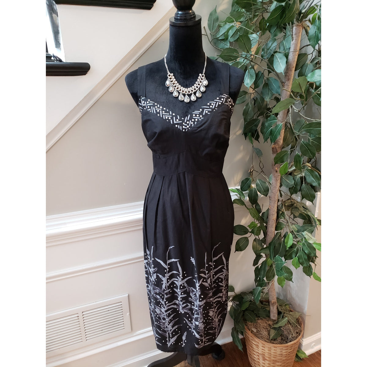 Lane Bryant Knee Length Dress Women's 16 Black Geo Print Sleeveless V Neck Lined