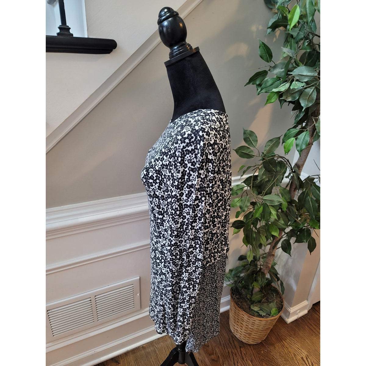 J.Jill Wearever Collection Tunic L Black White Ditsy Floral Scoop Long Sleeve