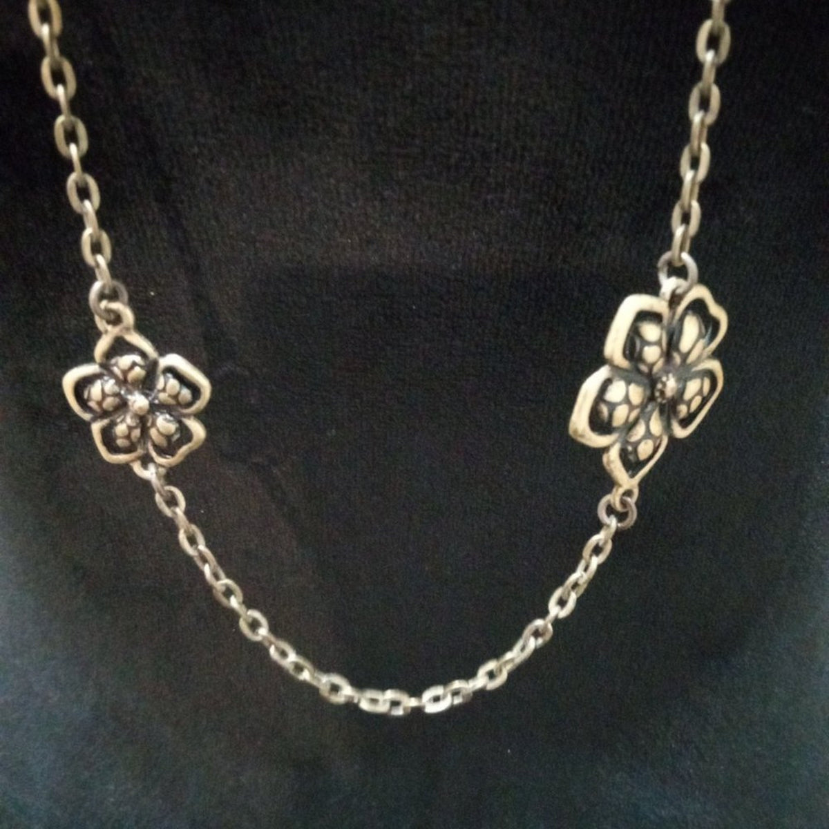 Women Fashion Chunky Gold Tone Carved Charm Floral Art Long Chain Necklace