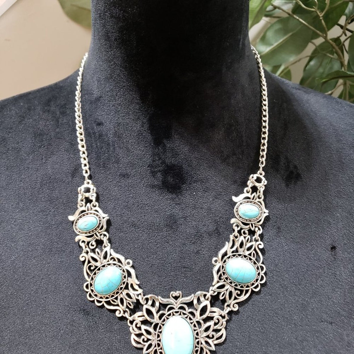 Womens Fashion Turquoise Oval Stones Boho Style Collar Necklace w/ Lobster Clasp