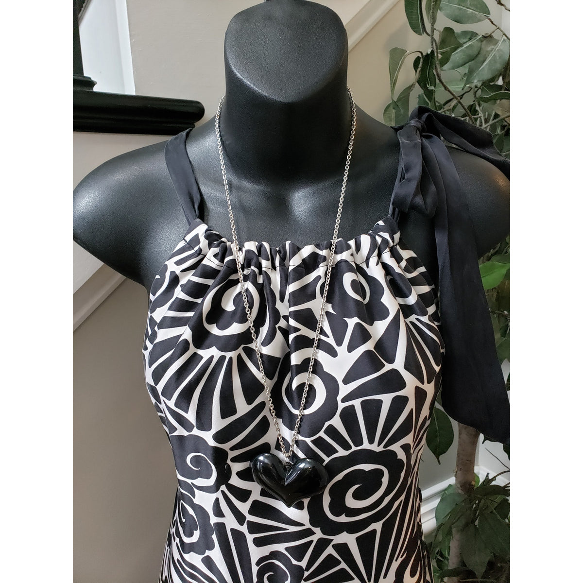 White House Black Market  Silk Sleeveless Dress Black/White Geometric Print 0