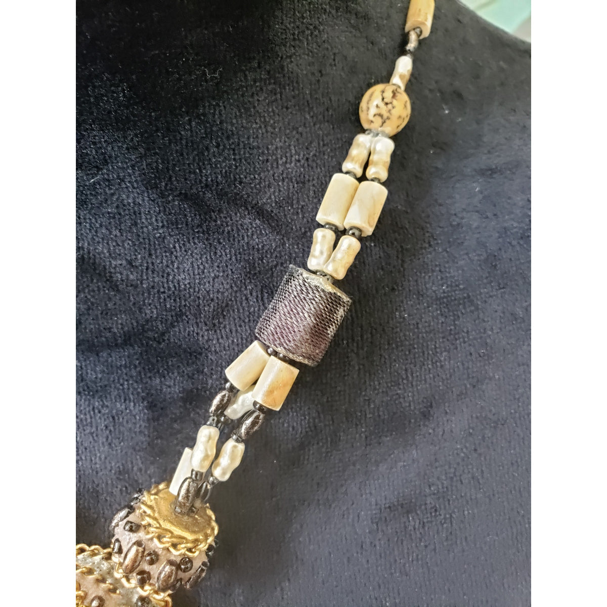 Womens Gold Tone Black Resin Encrusted Bone Beads Chain Rings Pendant Necklace