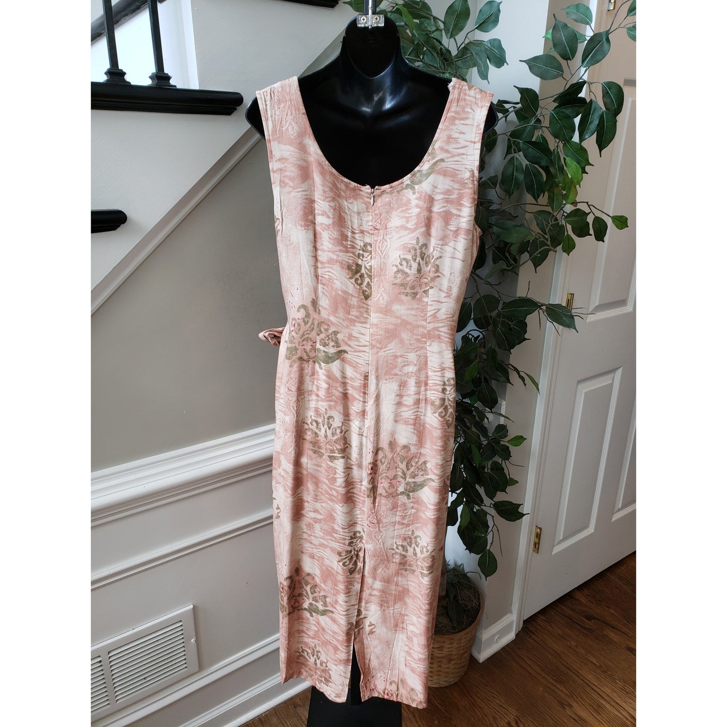 Caribbean Joe. Long Maxi Dress Womens Size L Pink Round Neck Sleeveless Back Zip