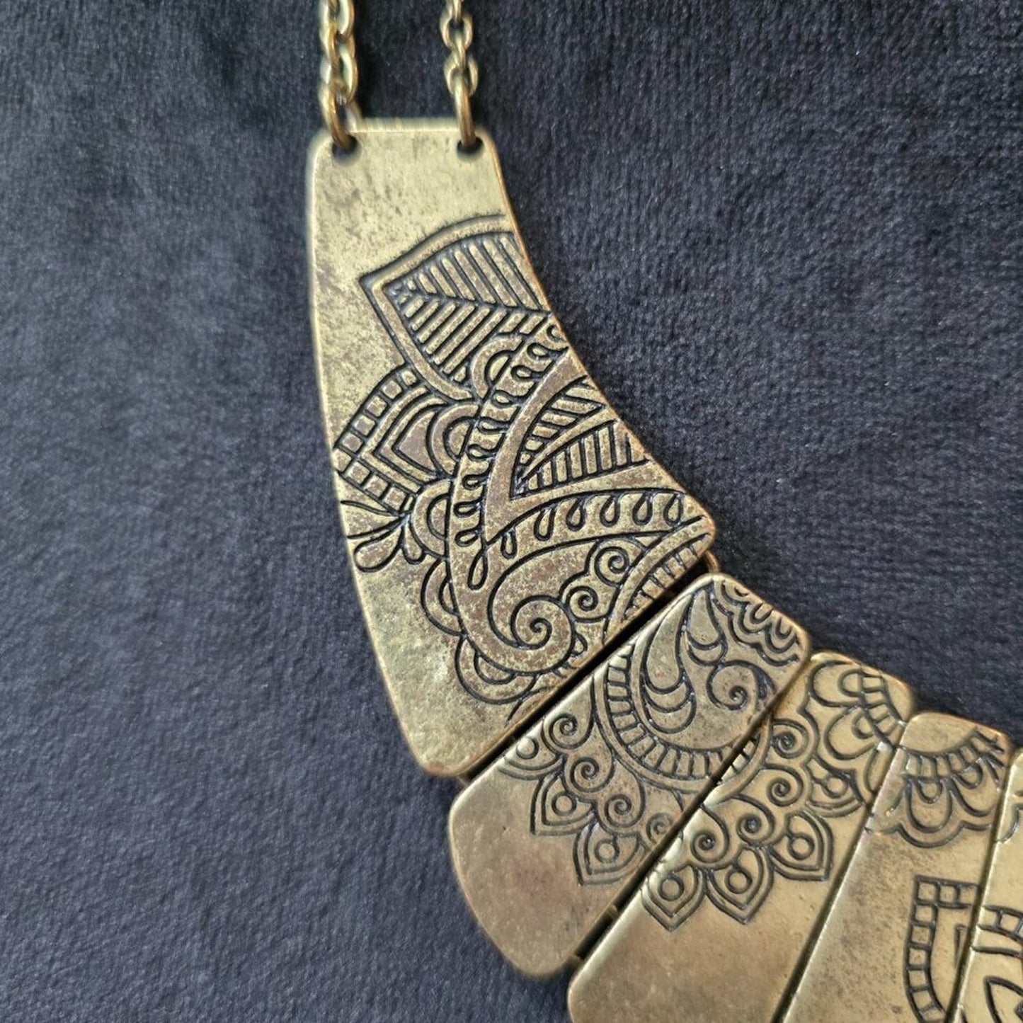 Vintage Womens Bronze Imitation Double Chained Bib Statement Necklace w/ Lobster