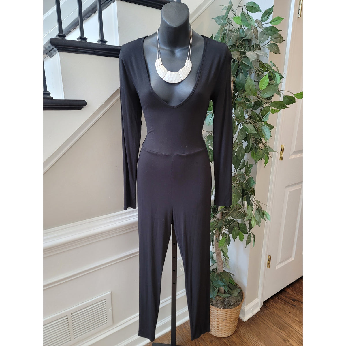Shein Jumpsuit Women's Size Medium Black Long Sleeves Deep V Neck Slim Fit