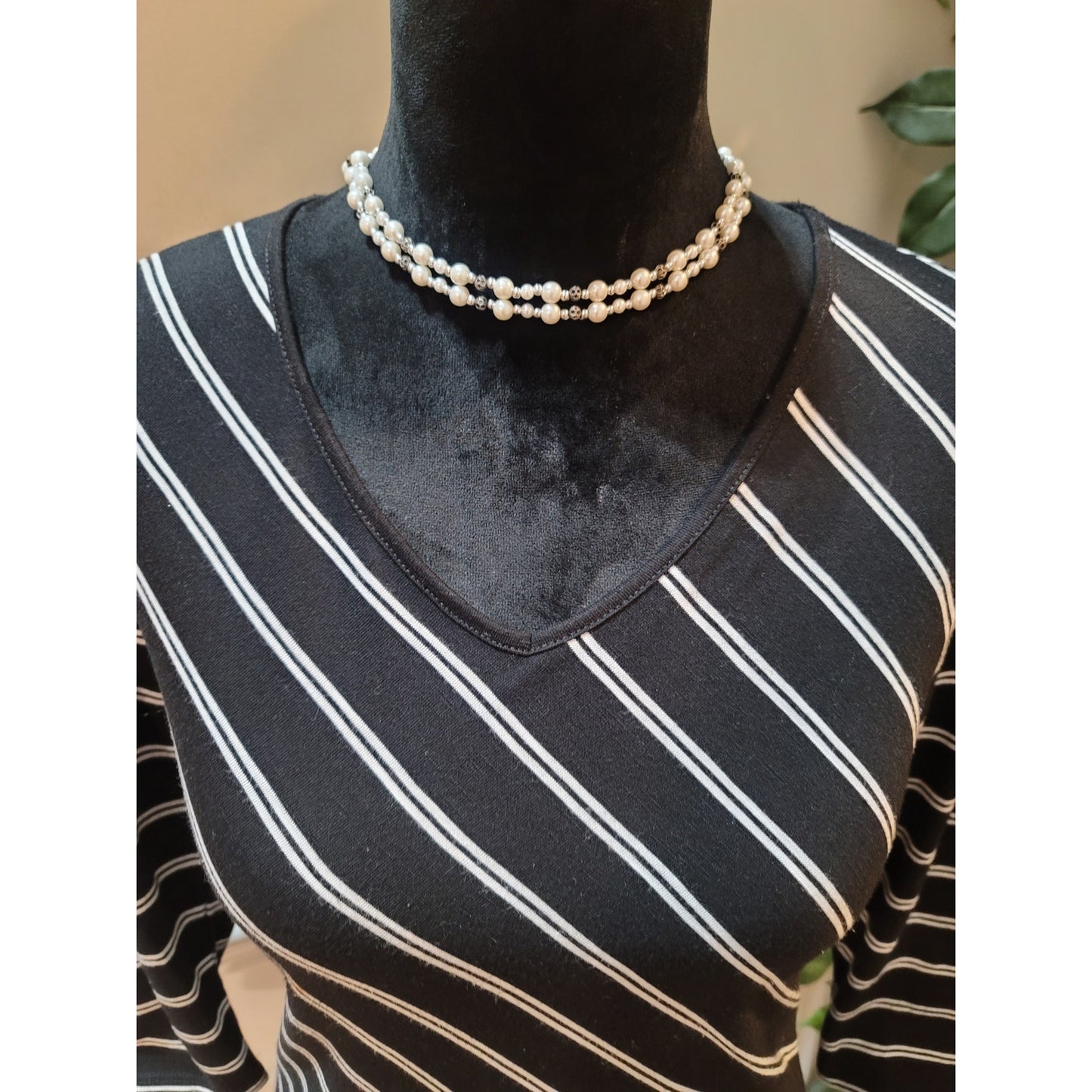 White House Black Market Top Women’s Size Small Black White Stripe 3/4 Sleeves