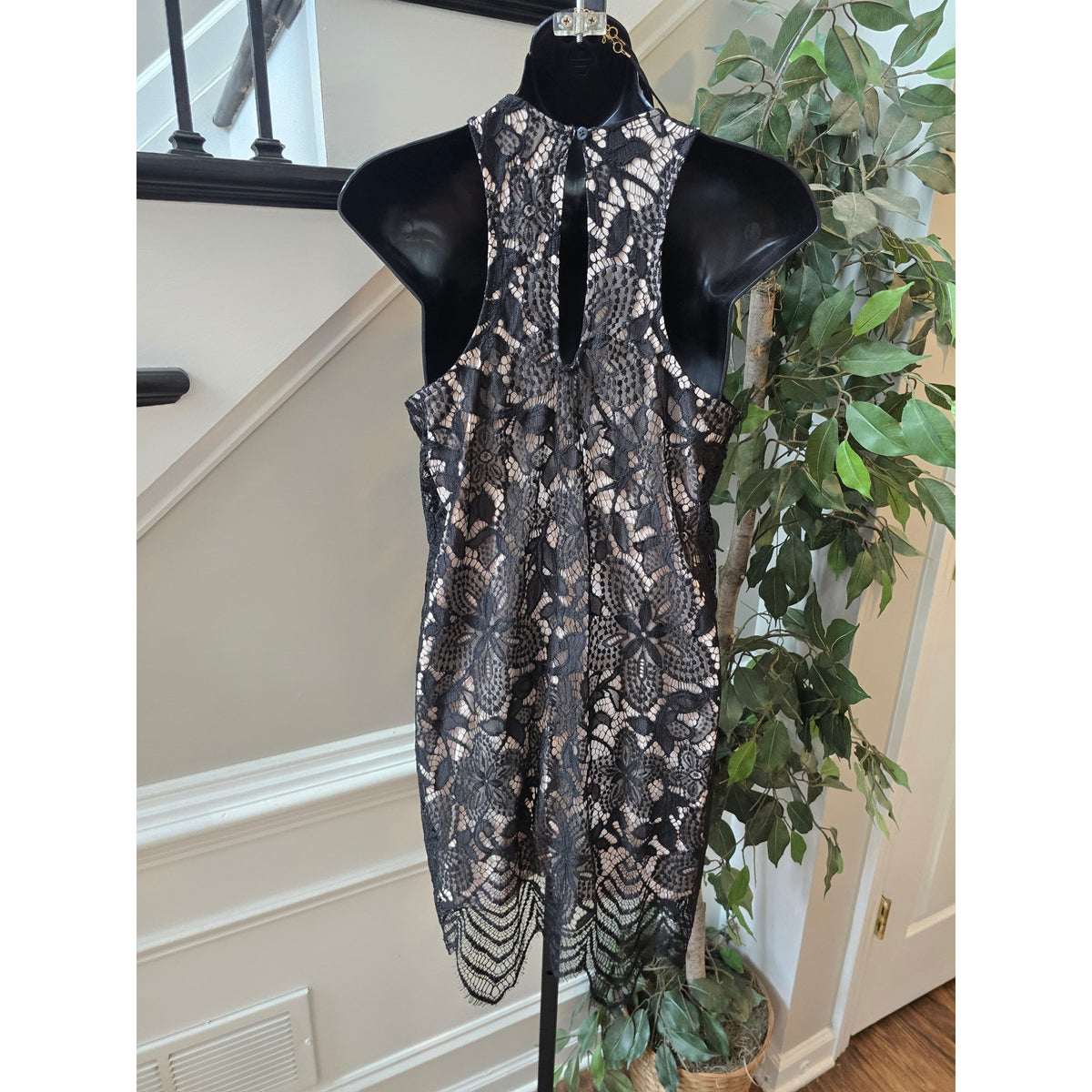 Express Sheath Dress Women's Small Black/Beige Floral Overlay Lace Back Keyhole