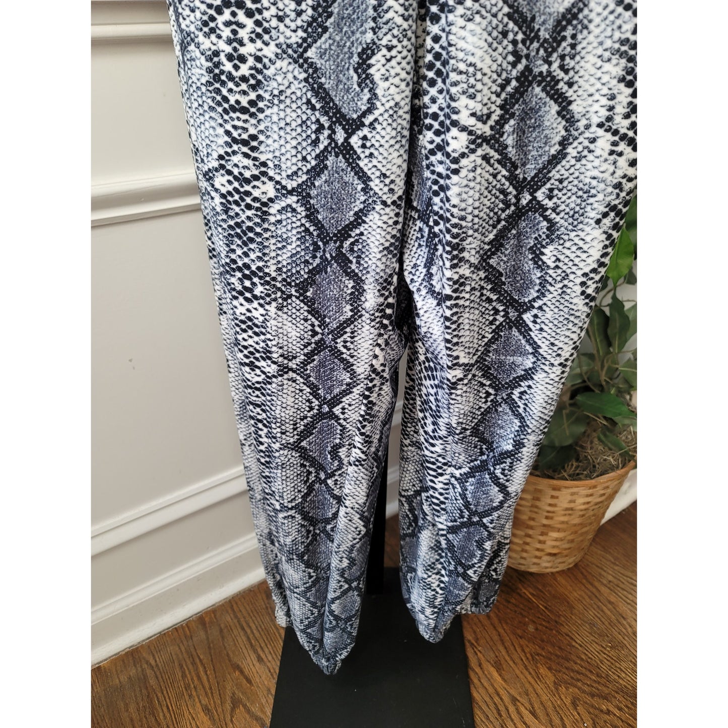 Rebdolls Jumpsuit Women's Size XL Gray Black Snake Print Zip Front Lounge