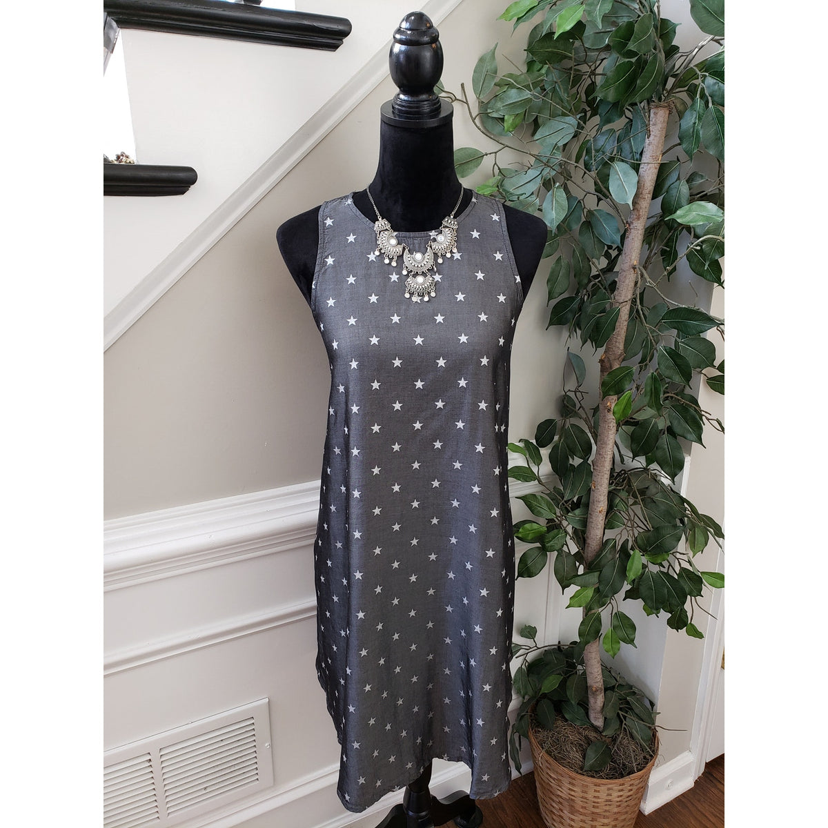 Chelsea & Theodore Fit & Flare Dress Women's S Gray & White Crew Neck Sleeveless