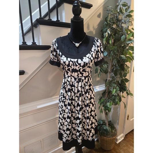 Dressbarn Empire Waist Dress Women's SZ 12 Black/White Pleated Bust Short Sleeve