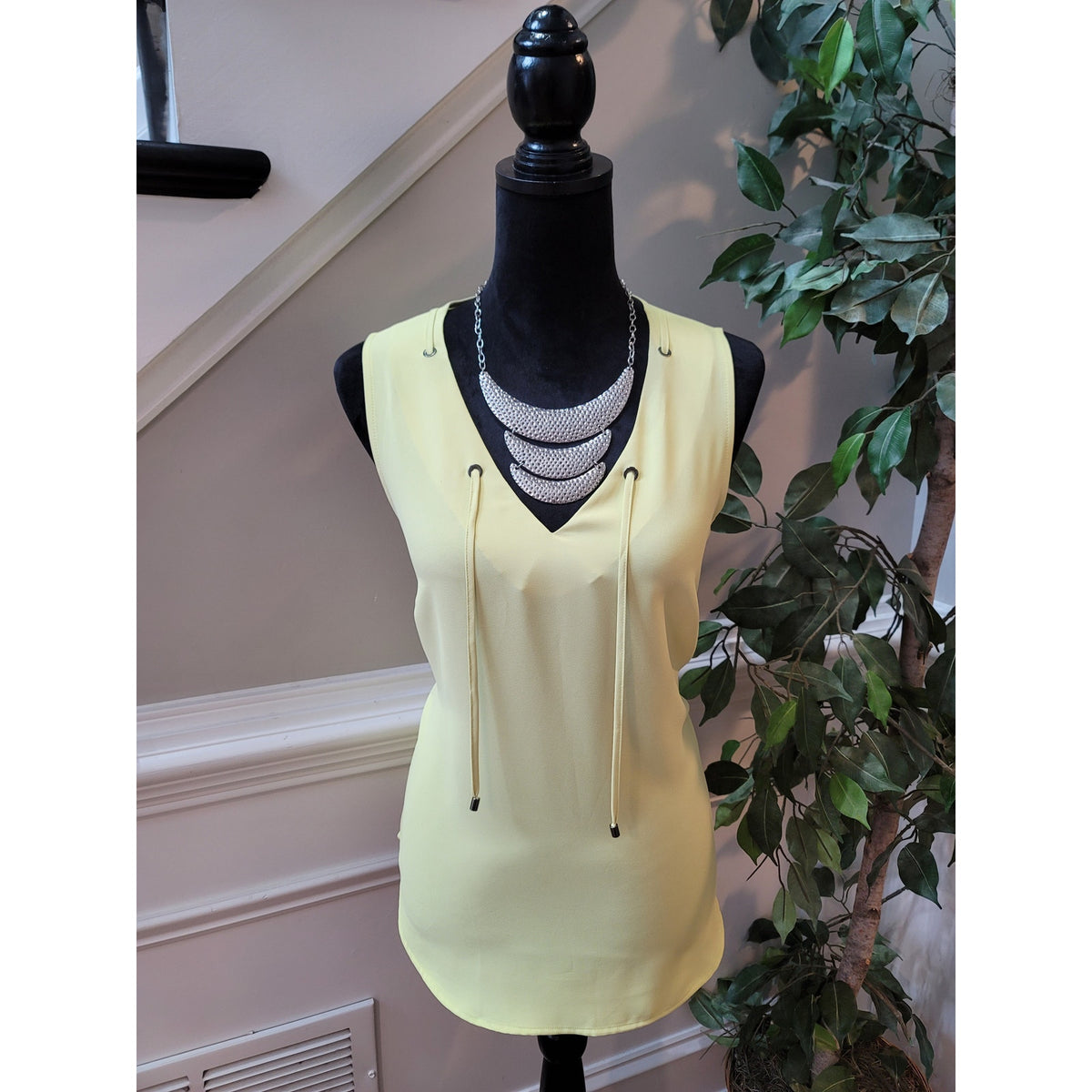 Kasper Tank Top Women's Medium Pastel Yellow Sleeveless Drawstring V-Neck Blouse